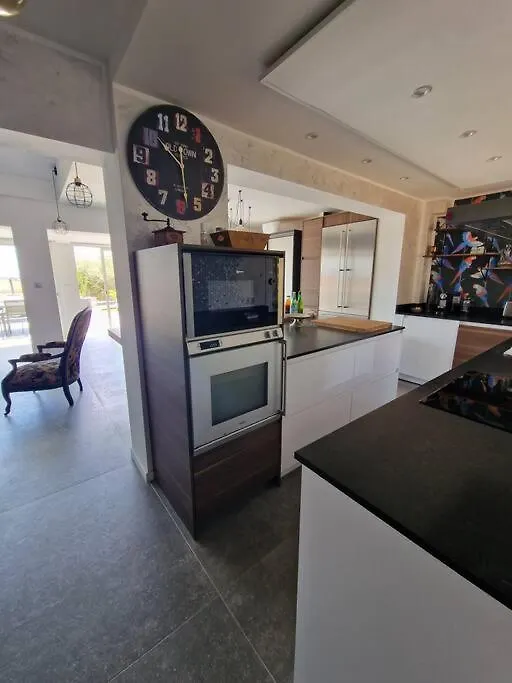 Superbe Villa Contemporaine Vue Mer Dans Residence Avec Piscine Et Tennis Hyeres France