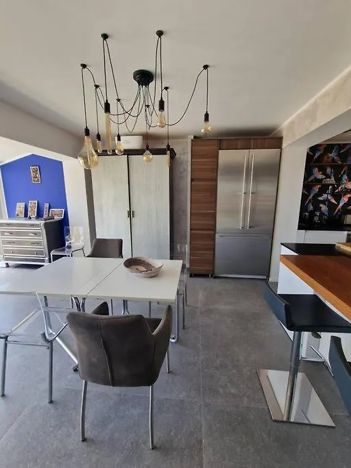Superbe Villa Contemporaine Vue Mer Dans Residence Avec Piscine Et Tennis Hyeres